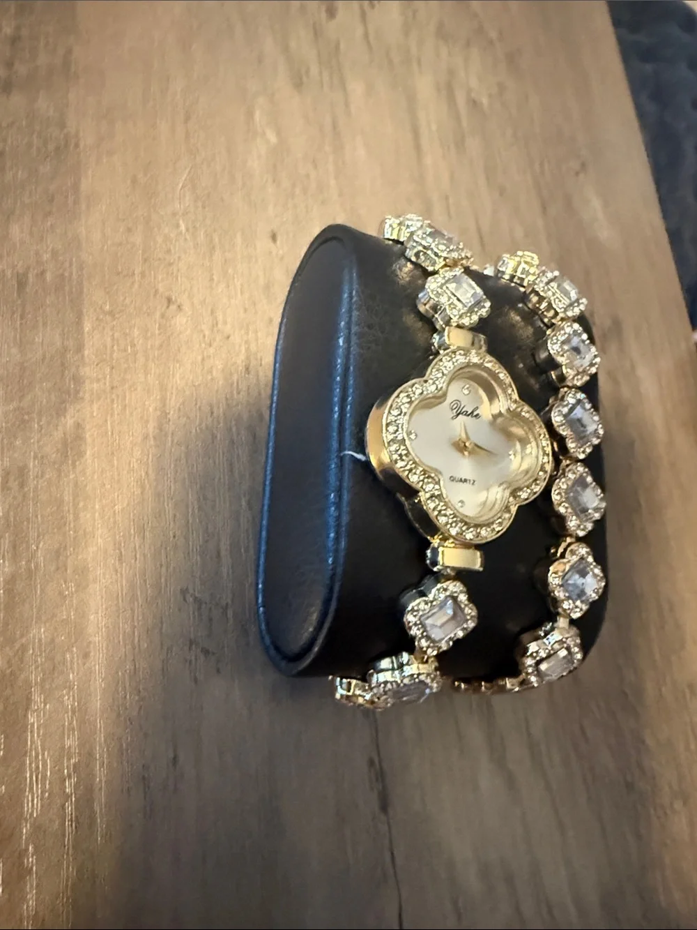 N/A elegant gold